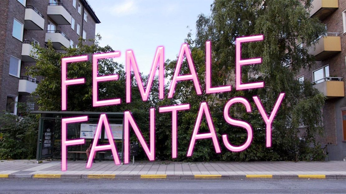 fantasia-feminina-sexo-com-estranhos-em-publico-publico
